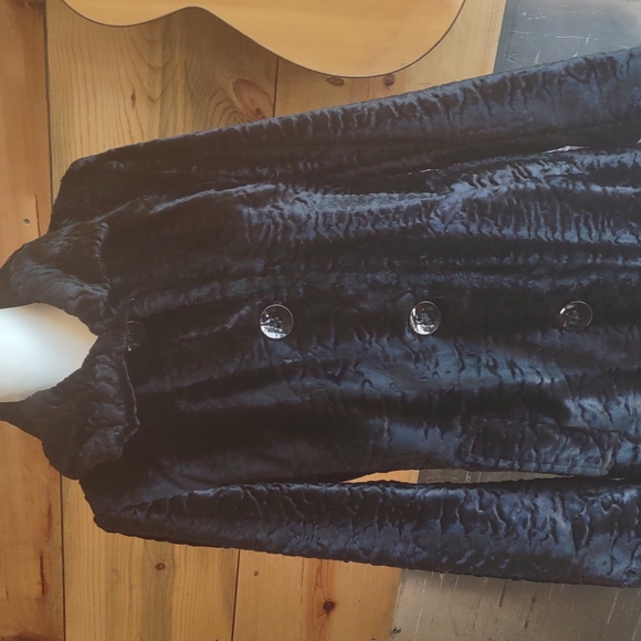 Elegant Faux Fur Coat - Picture 2 of 8